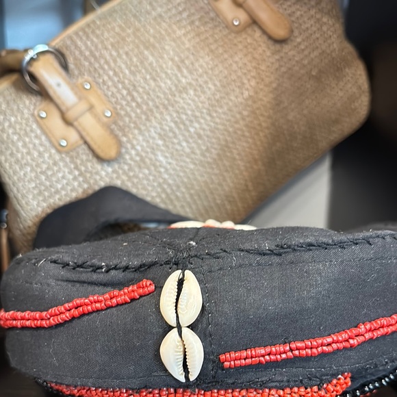 Red and Black Crossbody Bag with Floral Embroidery - Picture 6 of 8